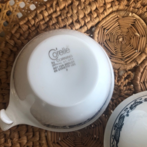 Corelle Livingware Old Towne Blue Onion Pair of Hook Handle Cups - Picture 7 of 9